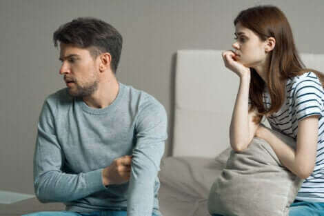 Aimer en couple peut générer des émotions désagréables.