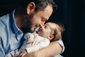 Devenir père produit des changements hormonaux