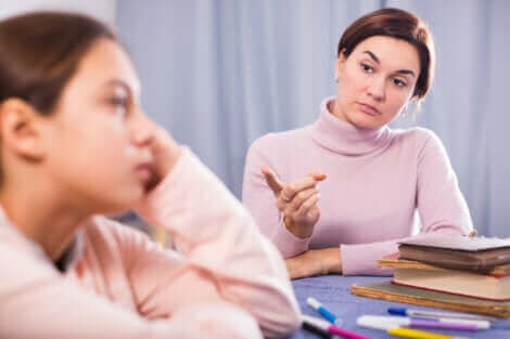 Les familles surprotectrices donnent peu d'affection.