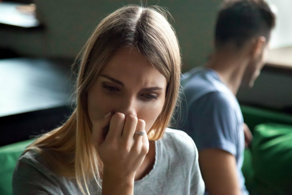 L'isolement est l'un des signes d'alerte au sein du couple.