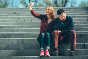 Réseaux sociaux et ressentis : la distance pathologique