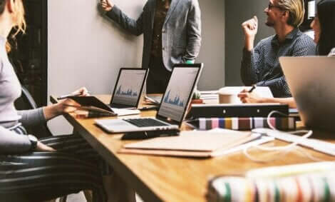 La stratégie de l'épouvantail au travail.