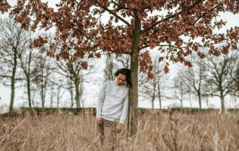 Un homme qui se sent dévalorisé.