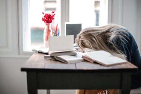 Une femme qui a besoin de repos. 