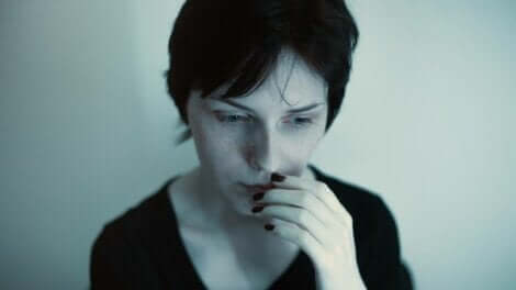 Une femme pensive