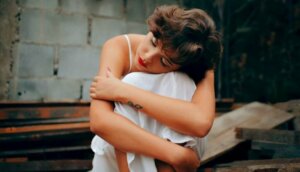 Comment une enfance difficile affecte-t-elle les relations entre adultes ?