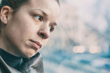 Une femme attristée. 