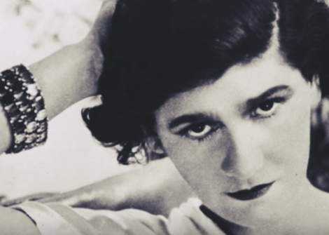 Coco Chanel : biographie d'une icône de l'élégance