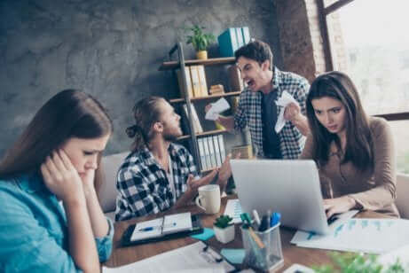 Mauvaise ambiance au sein d'une équipe professionnelle.