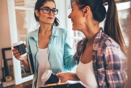 Apprendre à écouter sans préjugés.