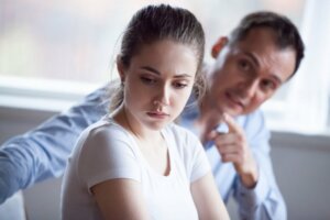 Persuasion coercitive : une forme de manipulation mentale