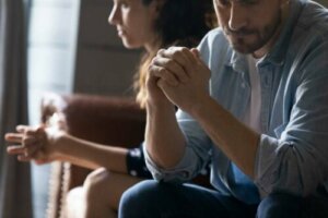 Le lien entre la jalousie, la dévalorisation et l'incrédulité