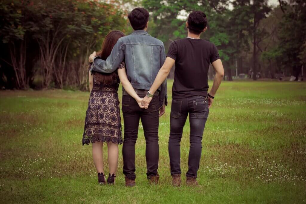 Un ménage à trois.