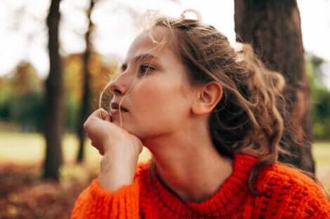 Femme pensive.