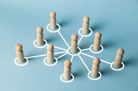 Divers pions dans des cases.