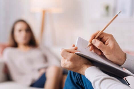 Une thérapie psychologique.