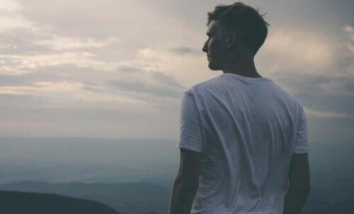 Homme dans la nature.