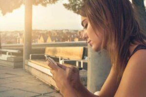 Tomber amoureux à distance et en ligne, un phénomène courant