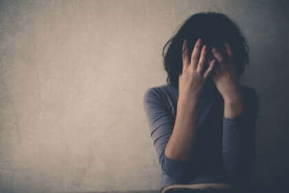 Une femme qui souffre de dépression. 