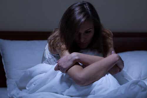 Femme qui fait une insomnie.