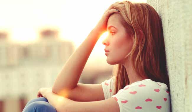 Une femme pensive. 