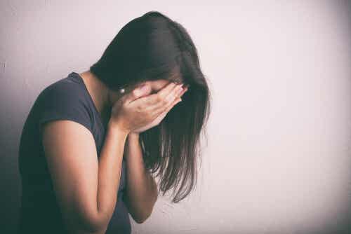 Une femme préoccupée.