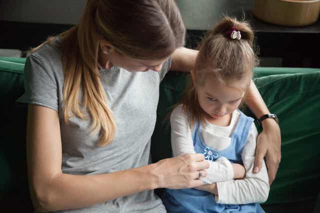 Une mère qui négocie avec sa fille. 