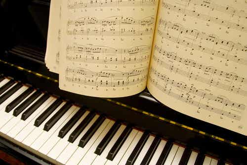 Une partition de piano.