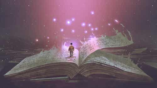 Une personne sur un livre. 