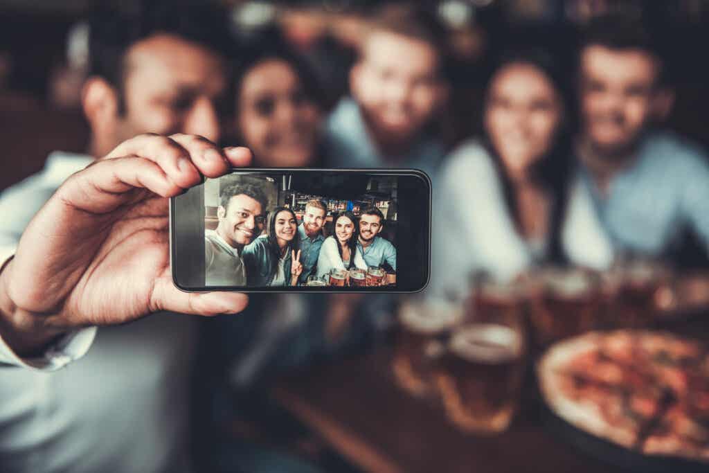heureux réseaux sociaux