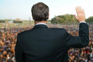 Les crises permettent également de démasquer les faux leaders politiques