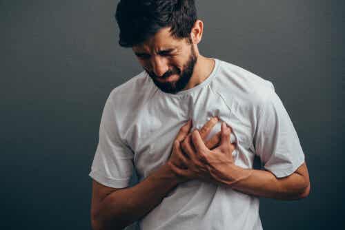 Douleur dans la poitrine.
