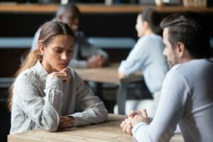 Pourquoi le manque de confiance peut-il nous faire paraître égoïstes ?