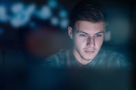 La relation entre la pornographie en ligne et la violence sexuelle, selon la science