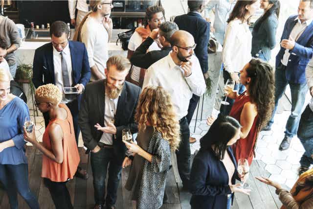 Un groupe de personnes.