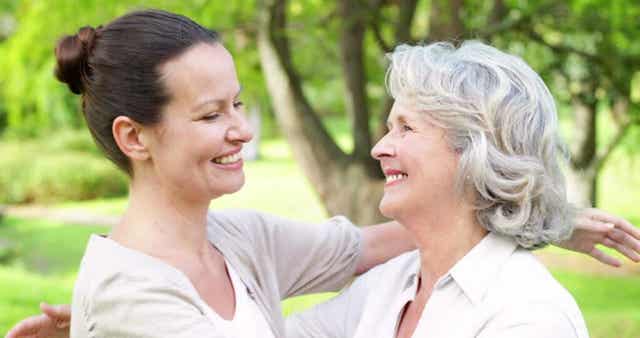 Une mère et sa fille.