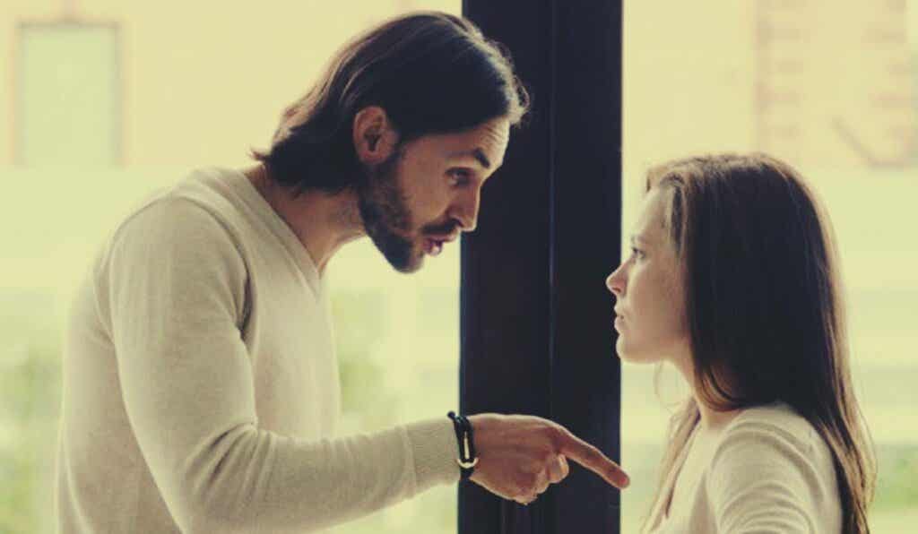 Un couple qui se dispute. 