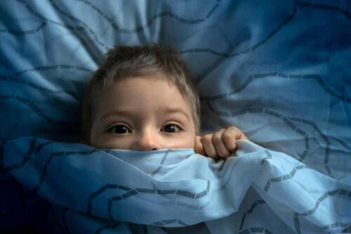 Enfant qui a peur.