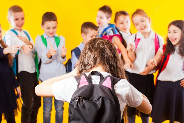 Témoins de bullying: regarder, souffrir et ne pas agir