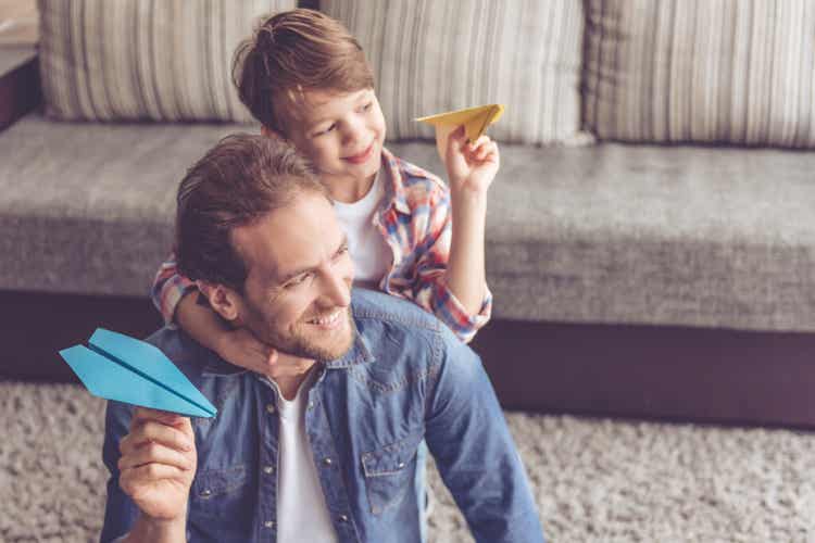 Un père et son fils.
