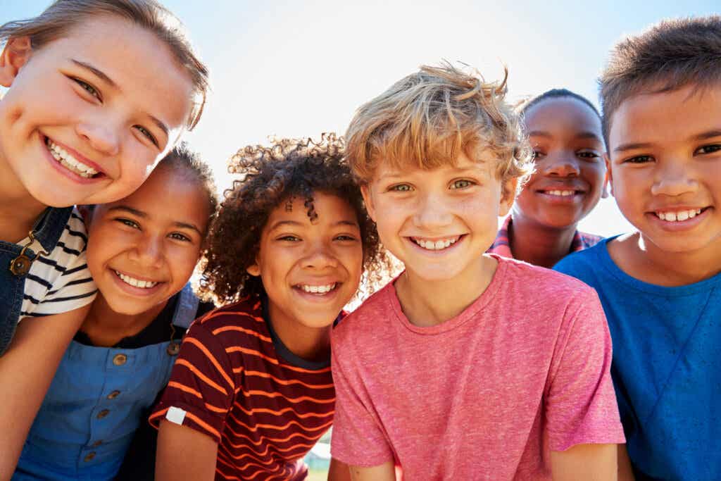 Des préadolescents.