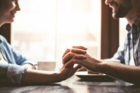 Promesses d'amour : nourrissent-elles la relation ou ne s'agit-il que de promesses ?
