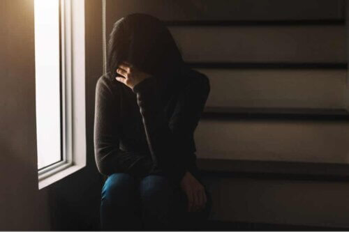 Une femme qui culpabilise.