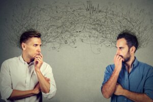 Trouble psychotique partagé : symptômes, causes et traitement