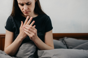 Pourquoi les mains s'endorment-elles en dormant ?