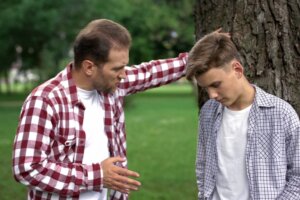 Effets à l'âge adulte de grandir avec un parent narcissique