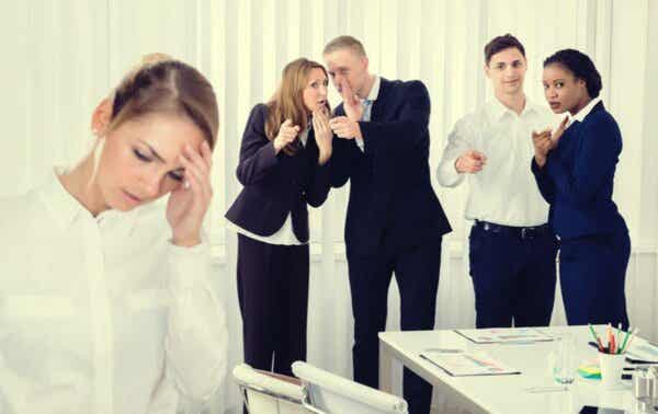 gens font-ils des commérages