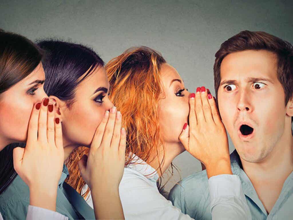 gens font-ils des commérages