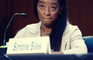 Simone Biles et d'autres gymnastes témoignent de leurs abus sexuels