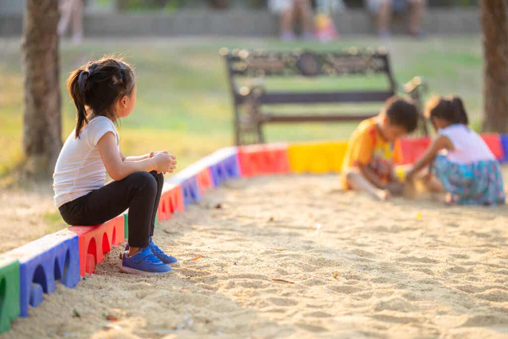 enfant a peur des autres enfants